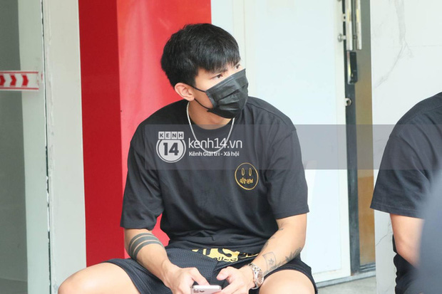 Văn Hậu đăng ảnh hùng hục tập luyện, nhìn body sao mà mê quá!-6