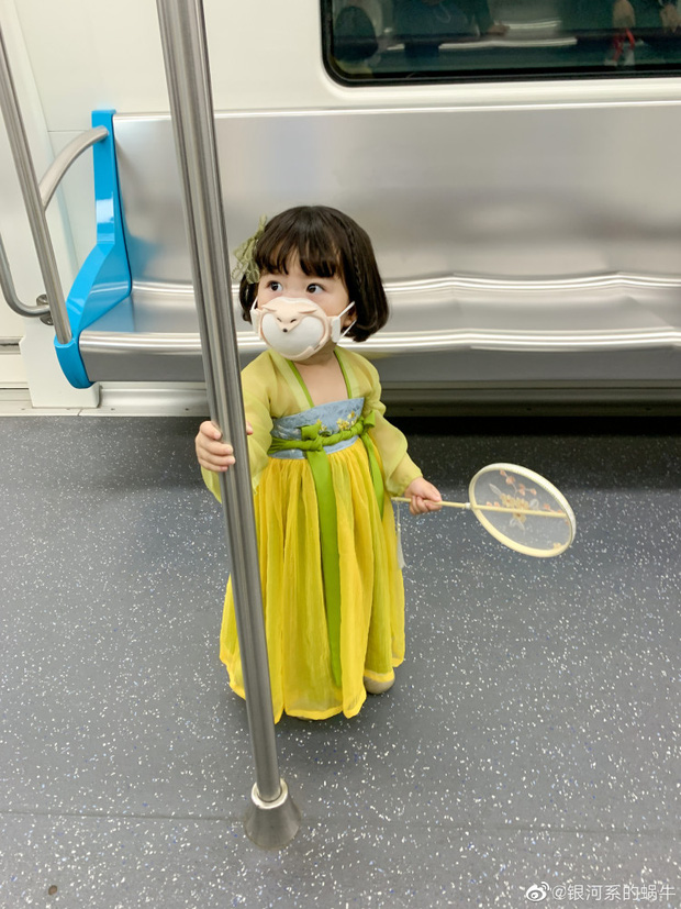 Sự thật ngã ngửa về bức ảnh bé gái Nhật Bản đã xinh xắn còn hiểu chuyện nhường ghế trên tàu điện ngầm gây xôn xao mạng xã hội xứ Trung-2