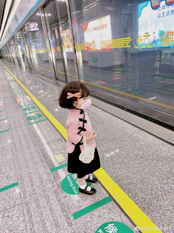 Sự thật ngã ngửa về bức ảnh bé gái Nhật Bản đã xinh xắn còn hiểu chuyện nhường ghế trên tàu điện ngầm gây xôn xao mạng xã hội xứ Trung-3