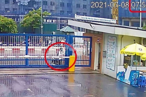 Vụ nam sinh Hà Nội đi thi muộn, khóc thảm thiết trước cổng trường: Trích xuất camera xác định được thời gian đến trường-1