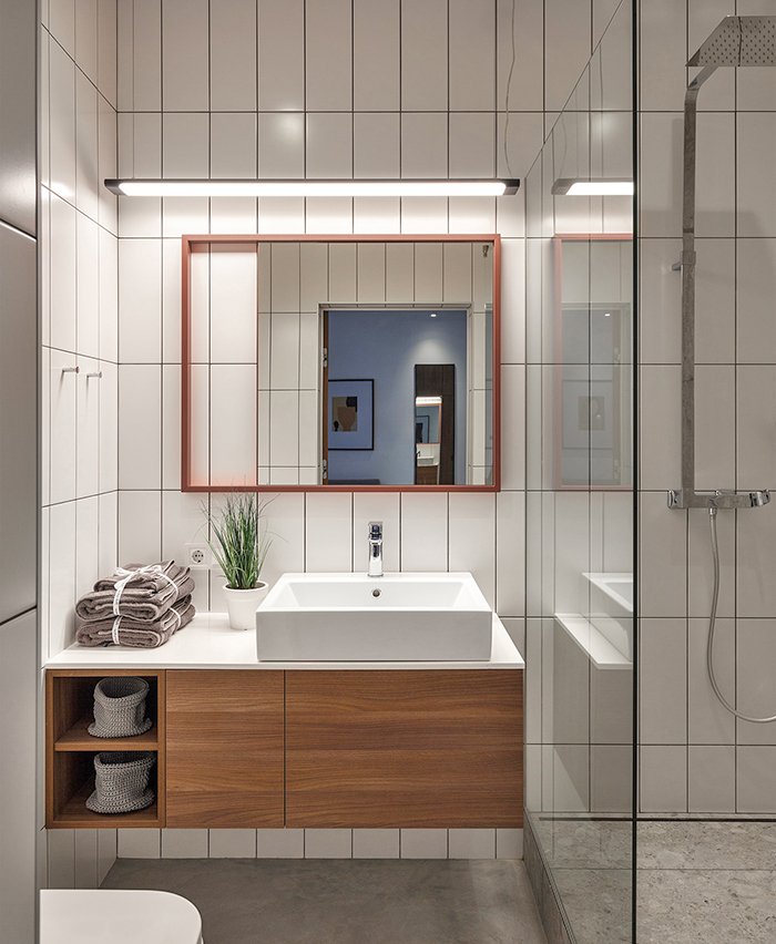 Căn phòng được thiết kế tài tình, dù chỉ 12m2 nhưng có tới tận 4 phòng mà không hề tù túng chật chội, ấn tượng nhất là chiếc giường của chủ nhà-10