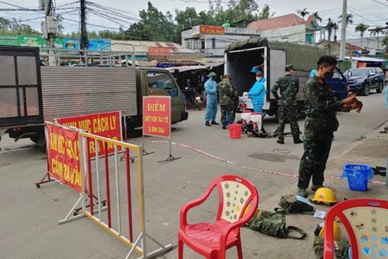 Thêm 14 ca mắc mới, Quảng Ngãi tăng tốc xét nghiệm diện rộng