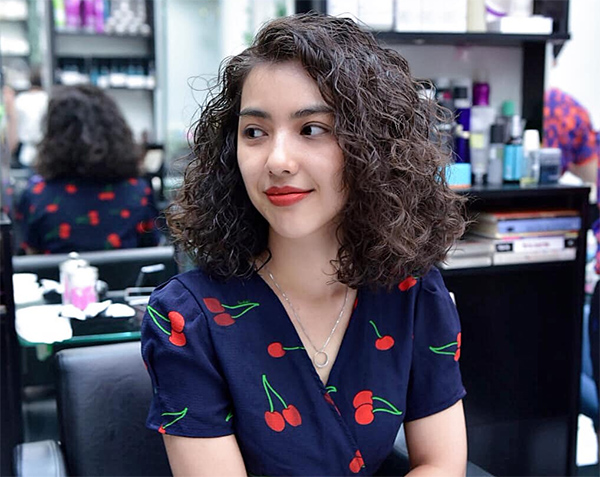 35 Kiểu tóc uốn đẹp nhất 2021 cho nữ cực trẻ trung và quyến rũ-4