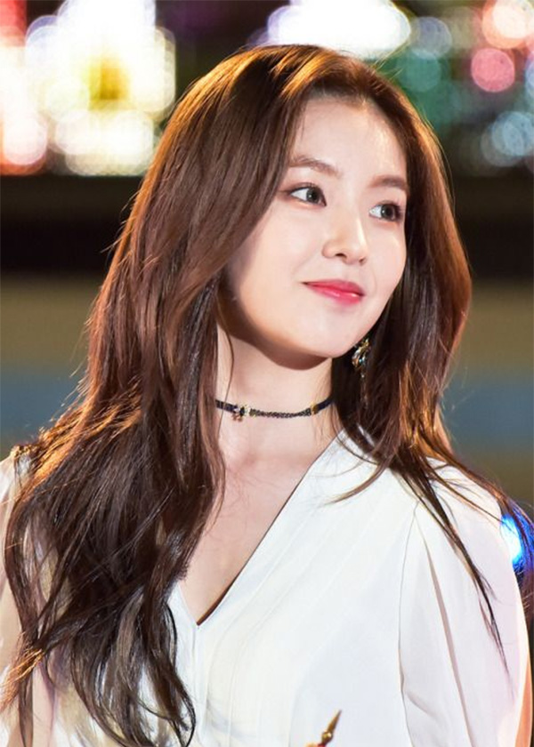 35 Kiểu tóc uốn đẹp nhất 2021 cho nữ cực trẻ trung và quyến rũ-7