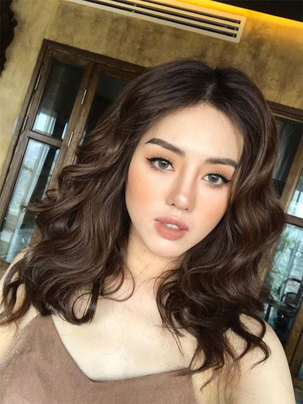 35 Kiểu tóc uốn đẹp nhất 2021 cho nữ cực trẻ trung và quyến rũ-14