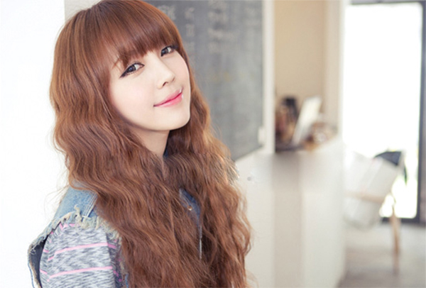 35 Kiểu tóc uốn đẹp nhất 2021 cho nữ cực trẻ trung và quyến rũ-30