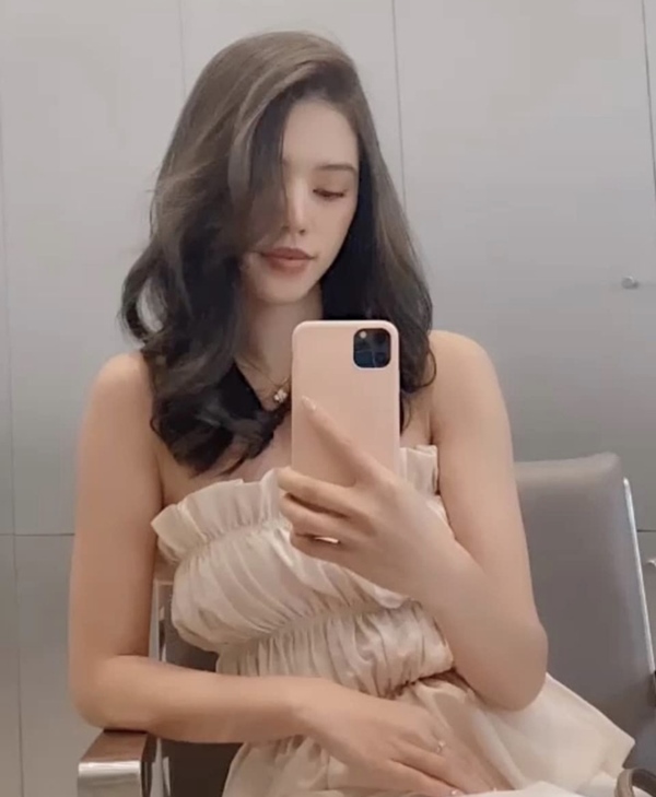 Hoa hậu con nhà giàu” Jolie Nguyễn 1 năm sau ồn ào chấn động: Sống sang chảnh, bất ngờ được cầu hôn và thay đổi rõ ở 1 điểm-5