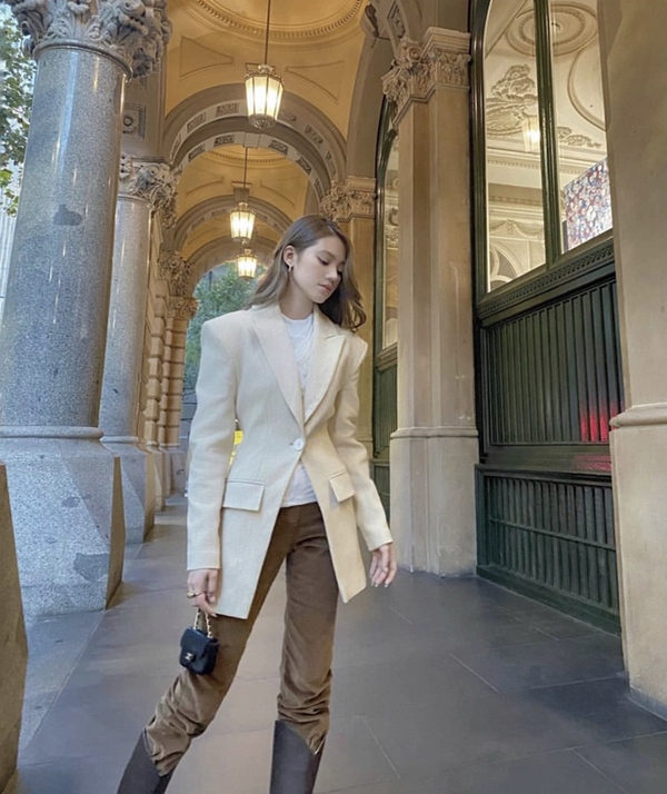 Hoa hậu con nhà giàu” Jolie Nguyễn 1 năm sau ồn ào chấn động: Sống sang chảnh, bất ngờ được cầu hôn và thay đổi rõ ở 1 điểm-14