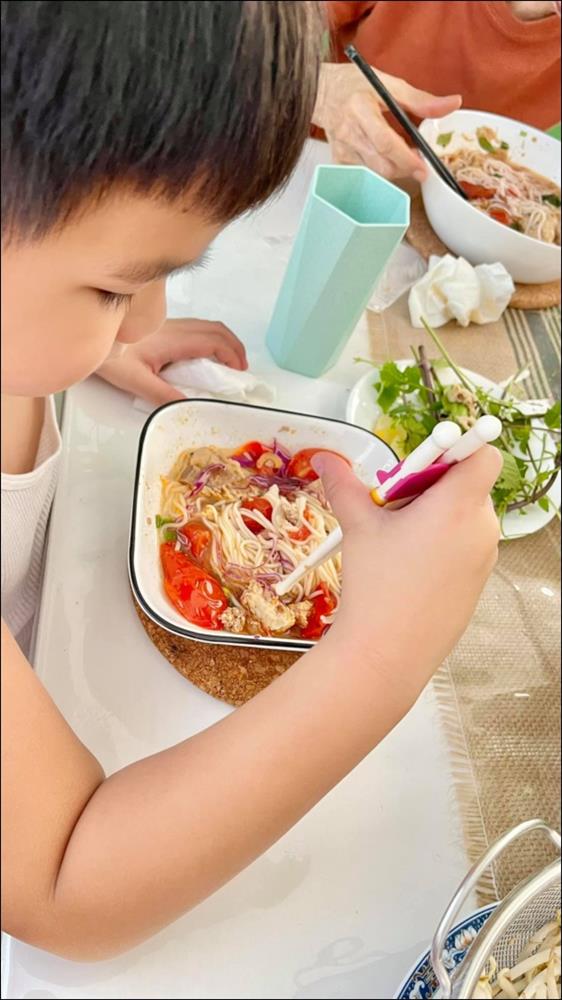 Qua 2 mùa dịch, bà xã Baggio đích thị gái đảm, trình độ nấu ăn lên tay đáng kể, món nào cũng ngon lành đẹp mắt-8