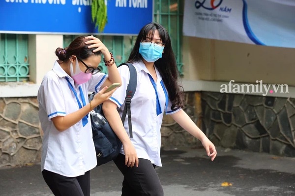 Thi tốt nghiệp được 8,4 điểm Anh vẫn bị chê nữ sinh 2k3 chia sẻ nhói lòng: Ba mẹ ơi, có những đêm con đã muốn gục ngã-3