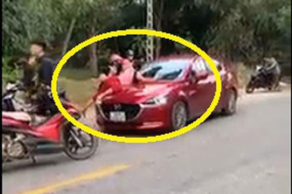 Vụ đánh ghen cay đắng: Chồng là xe ôm công nghệ đang chở khách thì bắt gặp vợ vào nhà nghỉ-3