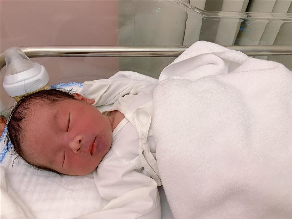 Sau lùm xùm tố bạn trai bội bạc, Quế Vân đã hạ sinh con trai-2