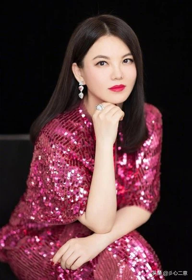 Thành công giật bạn trai, cô MC lên xe hoa với tỷ phú kim cương mới quen 33 ngày rồi nhận quả báo sớm, sau ly hôn choáng váng vì lời chồng cũ xỉa xói!-7