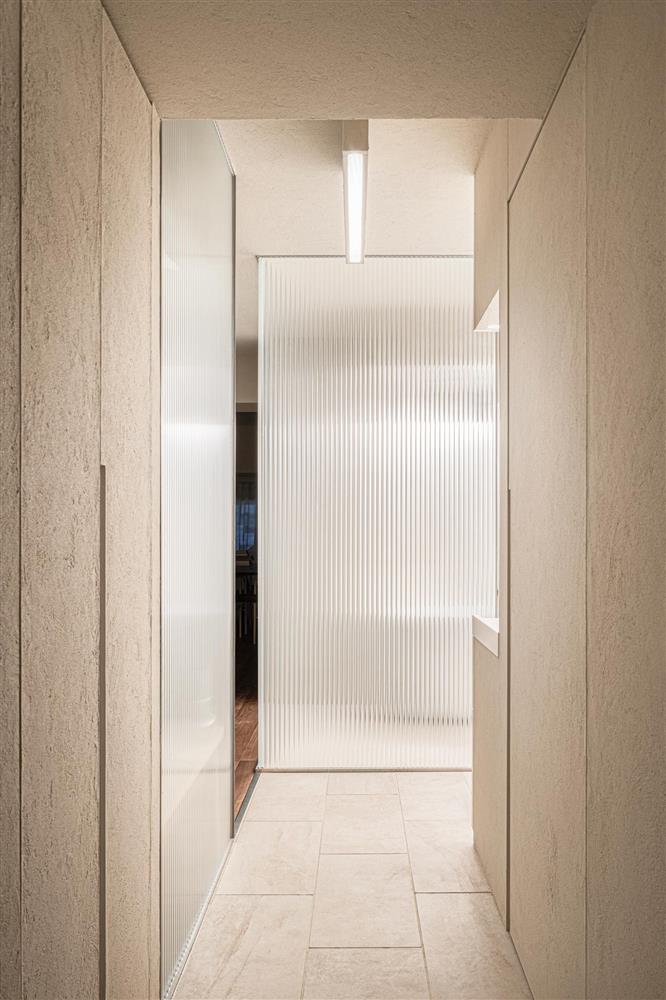 Cải tạo căn hộ tỉ mỉ trong từng chi tiết nhỏ mang đậm phong cách Nhật Bản, thiết kế vách ngăn phòng tắm tạo ra sự độc đáo vô cùng-1