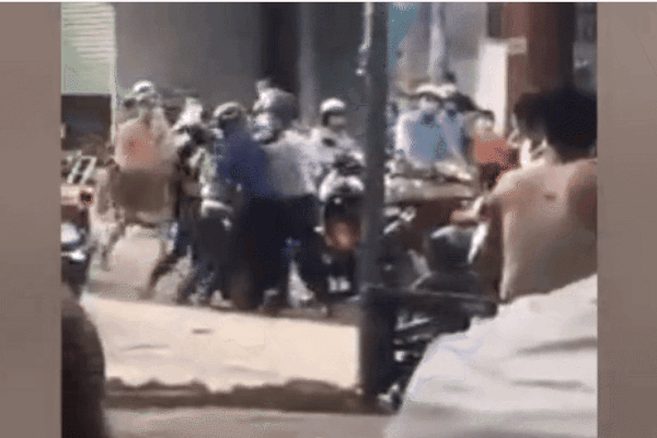 Xôn xao clip người vi phạm Chỉ thị 16 giằng co với tổ công tác: Nhóm người có hành động chống đối