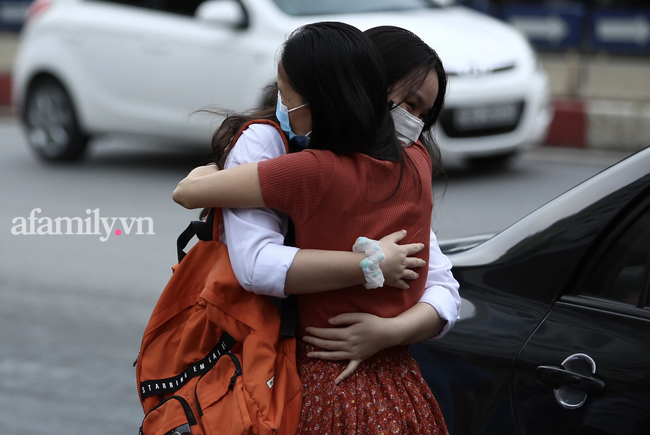 Thi tốt nghiệp được 8,4 điểm Anh vẫn bị chê nữ sinh 2k3 chia sẻ nhói lòng: Ba mẹ ơi, có những đêm con đã muốn gục ngã-2