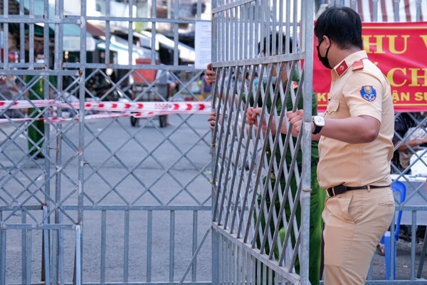 Tiểu thương nghi nhiễm nCoV, xét nghiệm 749 người ở chợ Tân An-1