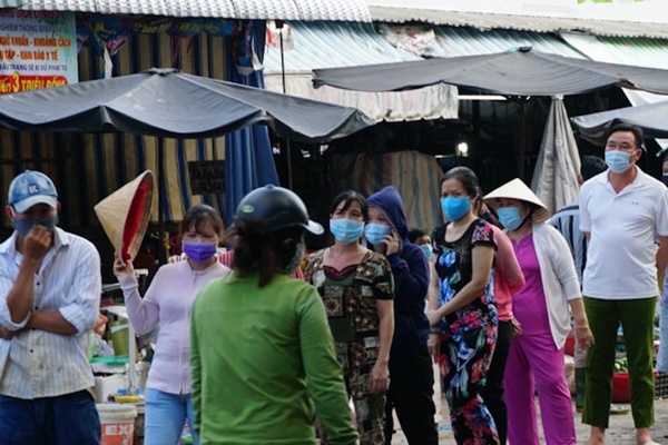 Tiểu thương nghi nhiễm nCoV, xét nghiệm 749 người ở chợ Tân An-2