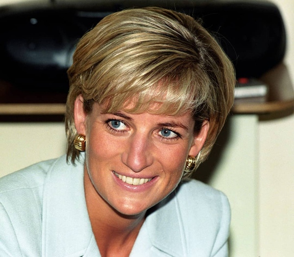 Không bao giờ mất đi vẻ nữ tính dù cắt tóc ngắn ngủn, bí kíp của công nương Diana chỉ có 2 điều-10
