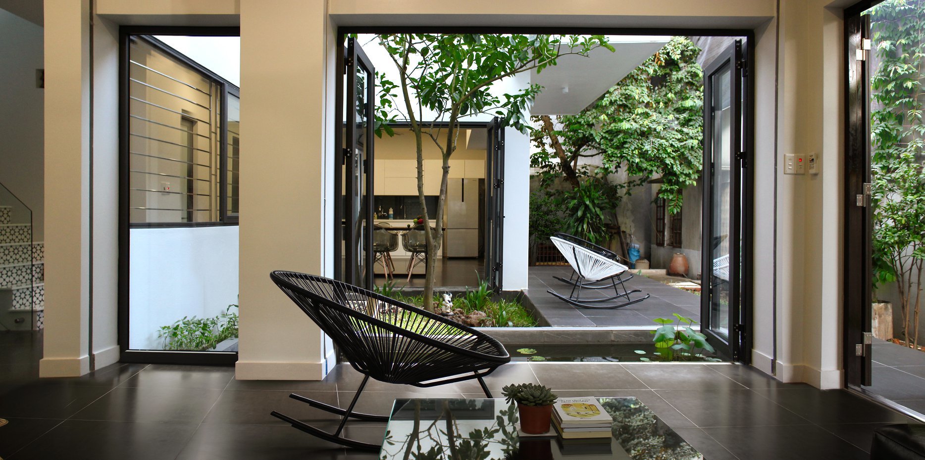 Ngẩn ngơ trước khu vườn bí mật trong ngôi nhà màu trắng ở Hải Phòng-11