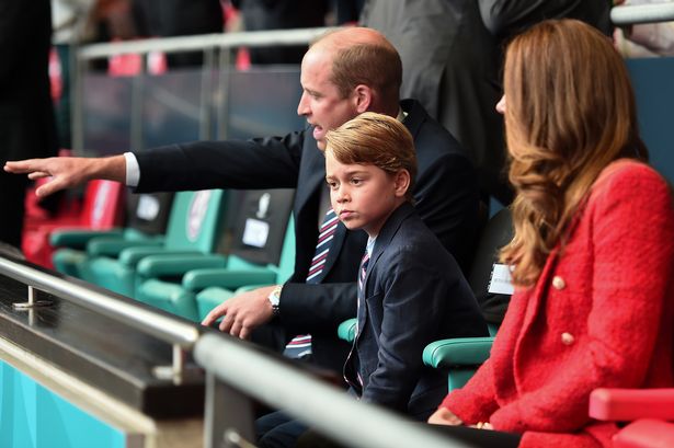 Hoàng tử George trở thành tâm điểm chú ý trước trận chung kết EURO 2020 vì lý do đặc biệt, nhà Meghan lại tìm cách chiếm spotlight-1