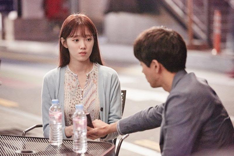 Tình cũ 7 năm bỏ đi lấy vợ hơn 10 tuổi, hôm đến dự đám cưới tôi mới chấp nhận thất bại khi nhìn thấy cô dâu-1