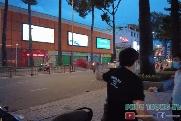 Chồng chạy Grab tát thẳng mặt khi bắt quả tang vợ vào nhà nghỉ với người đàn ông khác: Tao canh mày từ năm ngoái, mày vào nhà nghỉ 25 phút-1