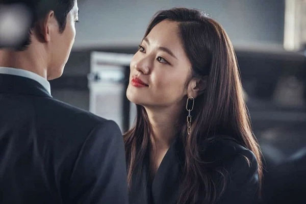 Bạn gái mới quen mời đi ăn 2 lần nhưng đều không trả tiền, tôi ngạc nhiên thắc mắc thì nhân viên ghé tai tiết lộ sự thật hoảng hồn-1