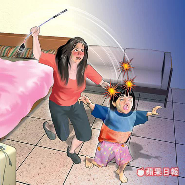 Bé gái 5 tuổi bị bố giẫm vỡ bụng, nụ cười hả hê của người mẹ tại bệnh viện tố cáo vụ bạo hành kinh hoàng-2