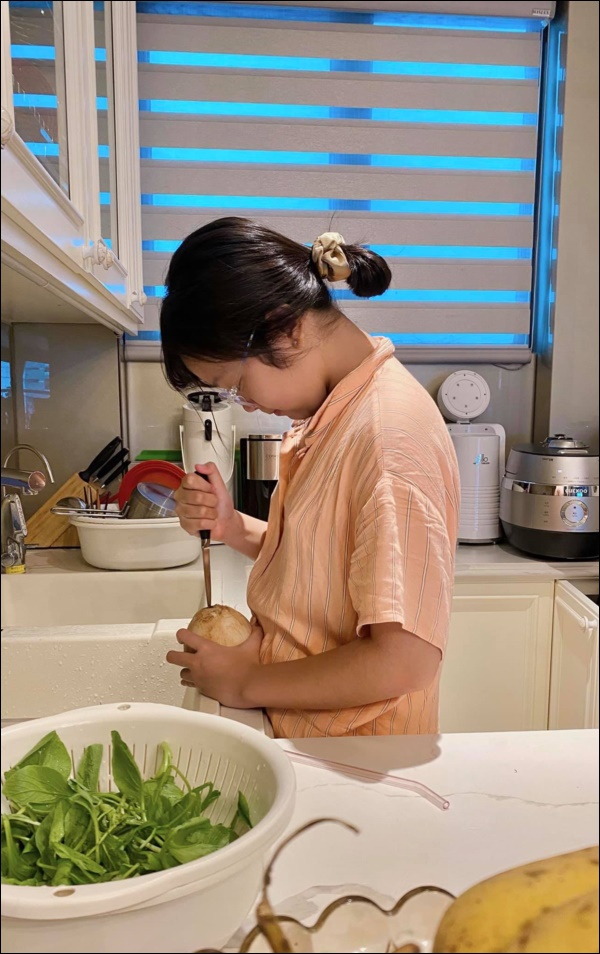 Làm mẹ đơn thân như MC Diệp Chi thật ấm lòng, con gái không chỉ học giỏi mà còn ngoan, tình cảm khiến ai cũng cảm động-5