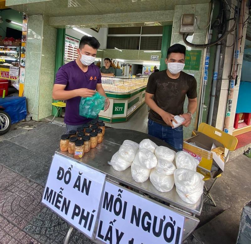 Sao nỡ bóc mẽ người nghèo mùa giãn cách?-1