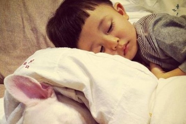 Nhiều người nghĩ trẻ thuận tay trái thường thông minh hơn, sự thật ra sao?-4