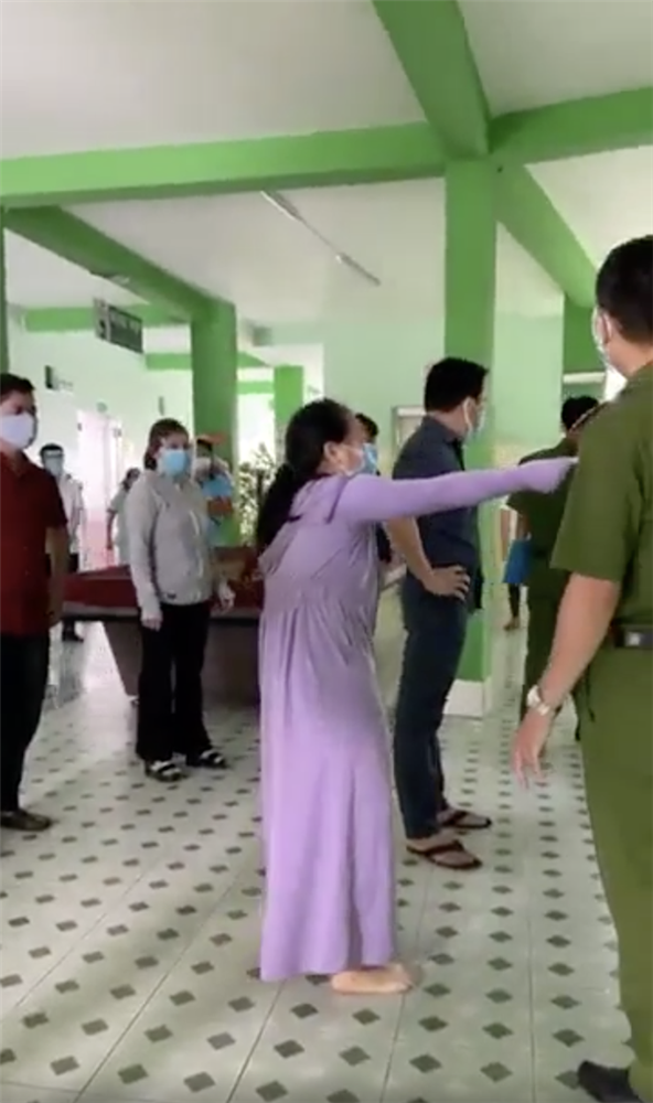 Bé 4 tuổi bất ngờ tử vong, người nhà bao vây Bệnh viện đa khoa tư nhân Bình Dương-1