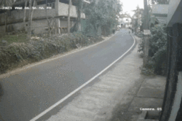 Cướp điện thoại kéo lê nạn nhân 75m trên đường