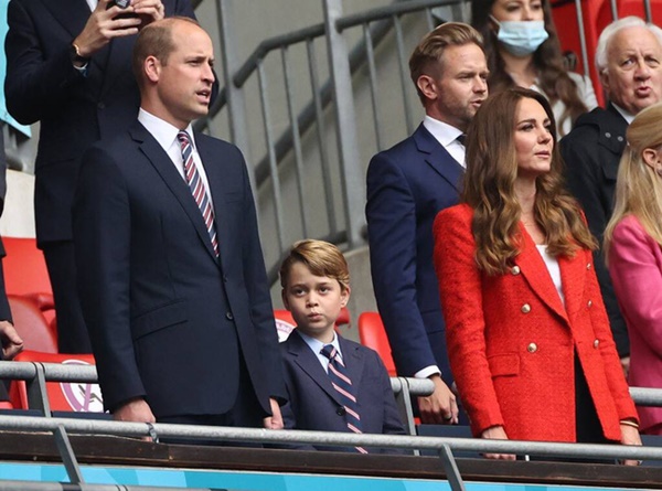 Khoảng khắc Hoàng tử George thẫn thờ sau thất bại của đội tuyển Anh ở trận chung kết EURO 2020 gây chú ý-9