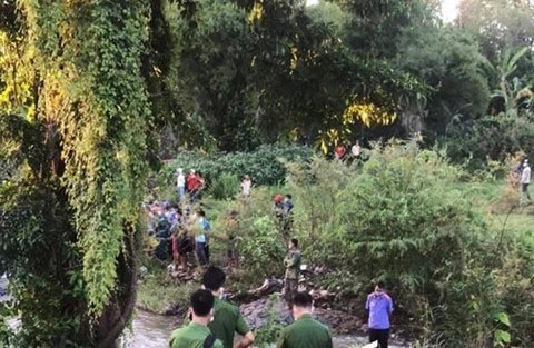 Phát hiện thi thể phụ nữ không mảnh vải che thân bên bờ suối-1