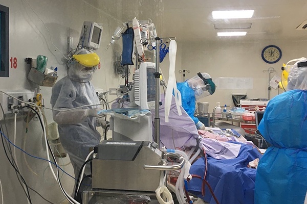 Lần đầu tiên phát hiện người nhiễm 2 biến thể COVID-19 cùng lúc: Chuyên gia nói gì?-3