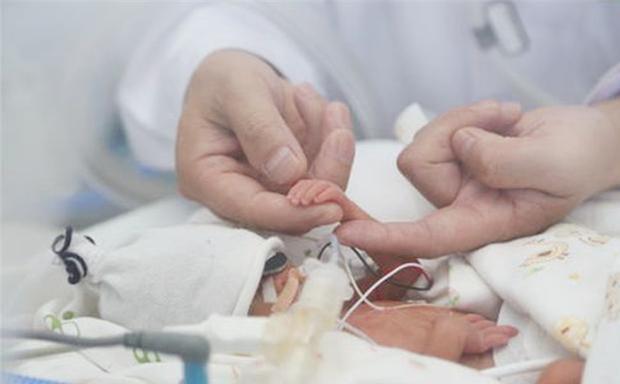 Em bé nhỏ nhất thế giới có chiều dài cơ thể chỉ bằng một cái bút, cuộc sống hiện tại khiến nhiều người bất ngờ!-3