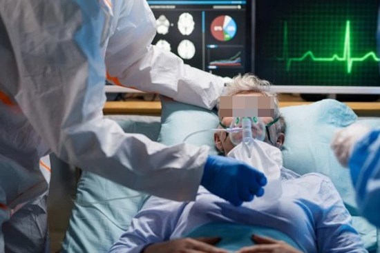 Lần đầu tiên phát hiện người nhiễm 2 biến thể COVID-19 cùng lúc: Chuyên gia nói gì?