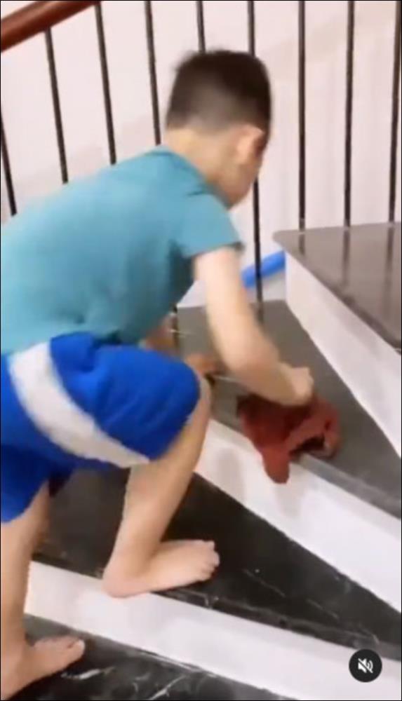 Khoai Tây nhà Ly Kute mới 5 tuổi đã tích cực làm việc nhà giúp mẹ, phụ huynh nào cũng phục và học hỏi cách dạy con-5