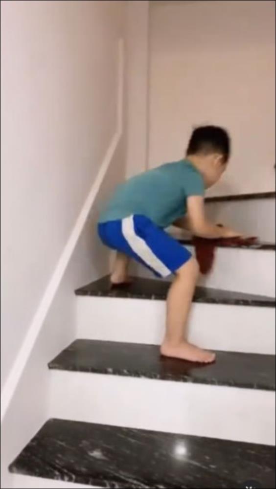 Khoai Tây nhà Ly Kute mới 5 tuổi đã tích cực làm việc nhà giúp mẹ, phụ huynh nào cũng phục và học hỏi cách dạy con-4