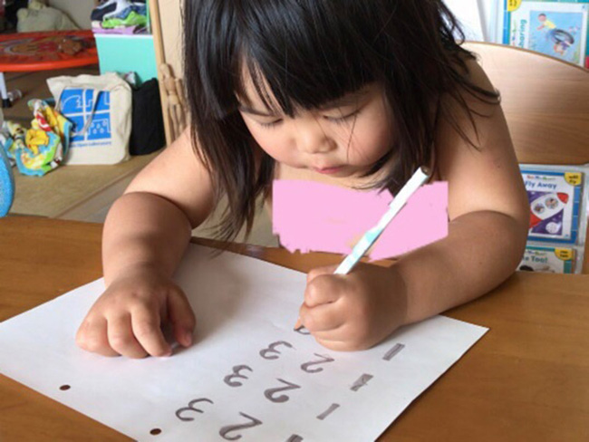 Nhiều người nghĩ trẻ thuận tay trái thường thông minh hơn, sự thật ra sao?-2