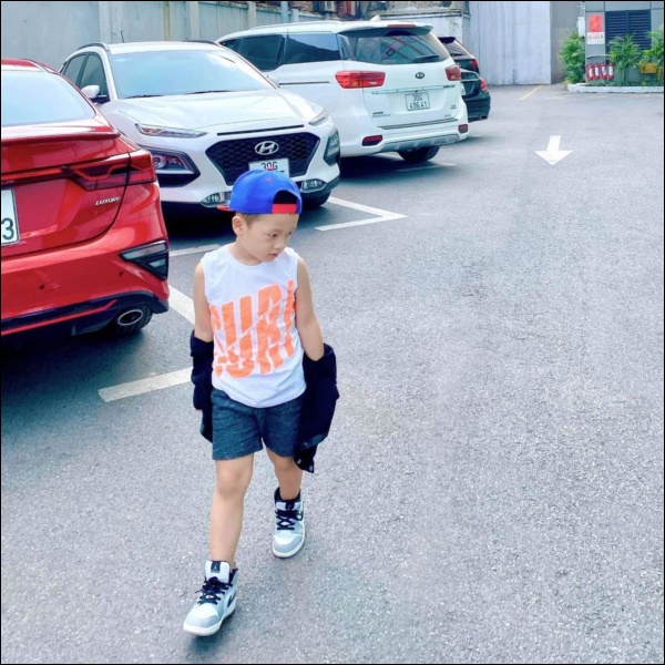 Khoai Tây nhà Ly Kute mới 5 tuổi đã tích cực làm việc nhà giúp mẹ, phụ huynh nào cũng phục và học hỏi cách dạy con-10