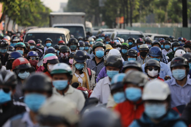 Ùn tắc kinh hoàng tại chốt kiểm soát chống dịch COVID-19 ở TP.HCM-1