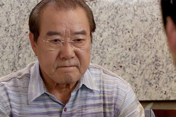 Con trai đi ở rể gửi về nhà gói chè, tôi tức mình ném vào thùng rác nhưng mấy hôm sau phải khóc ròng khi tình cờ biết được thứ bên trong-1