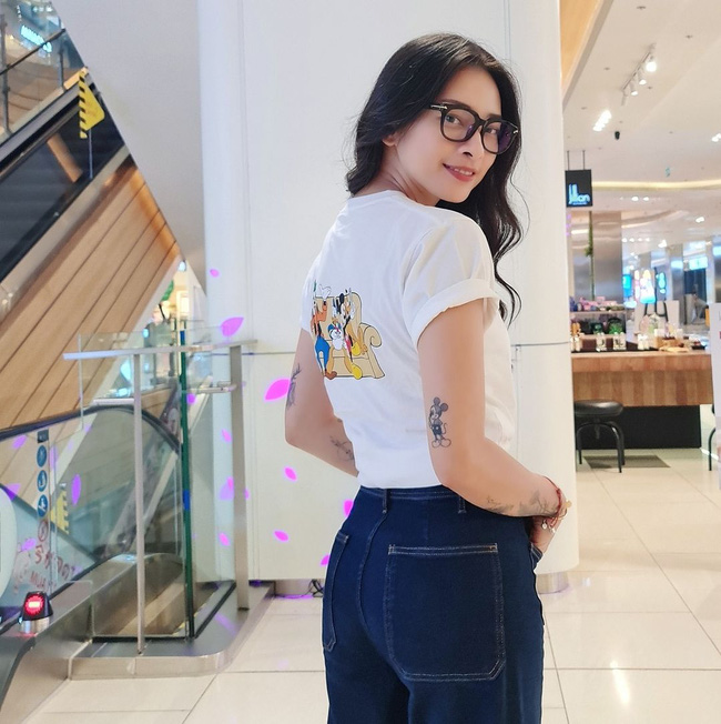 Ngô Thanh Vân rất chăm diện áo thun, nhưng có kiểu nàng 30+ không nên copy vì dễ thành cưa sừng làm nghé-7