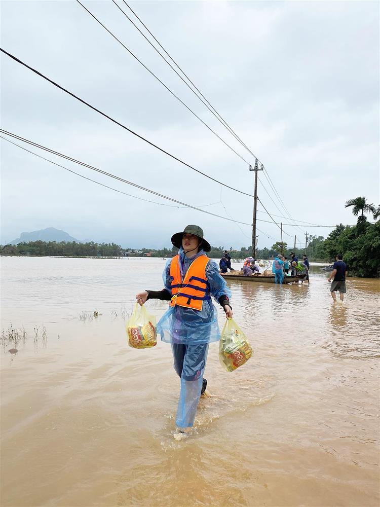 Sao Việt lên án đã từ thiện thì đừng phân biệt sang hèn-4