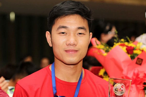 Được fan nữ yêu cầu cười một cái nhưng Xuân Trường không dám làm vì sợ vợ, câu nói sau đó của nam cầu thủ còn gây bất ngờ hơn-3