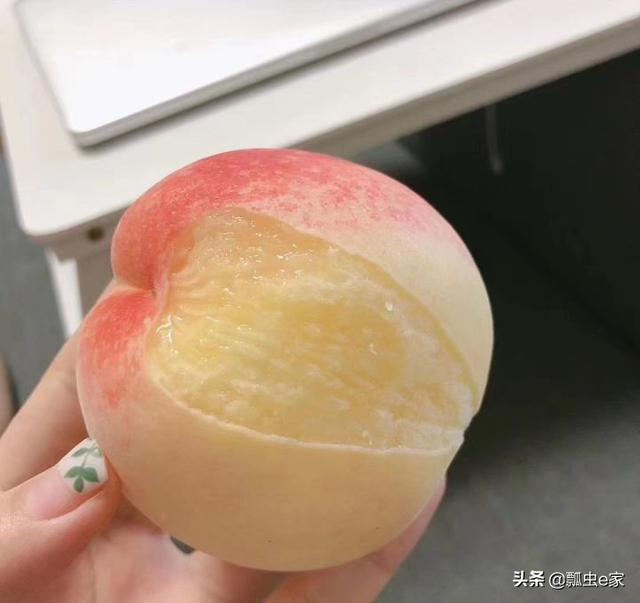 Đào cắm ống hút gần 1 triệu đồng/kg đang gây sốt có gì đặc biệt?-5