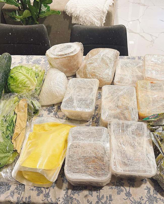 Hội hot mom, hot girl đua nhau khoe đồ ăn tích trữ trong những ngày Sài Gòn giãn cách, khủng nhất là con gái ông trùm Minh Nhựa-5